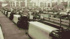 Karachi garment sector workers in textile factory demanding government incentives