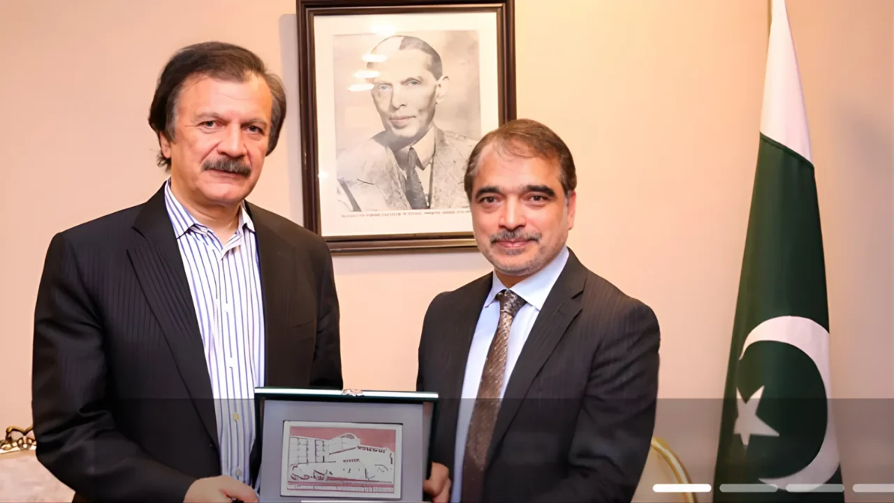 LCCI President Faheem Ur Rehman Saigol discusses urgent Pakistan Business Reforms with government officials.