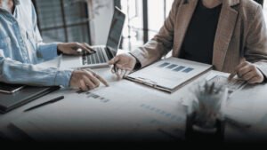 Pakistan services sector growth driving GDP in FY25 according to State Bank report.