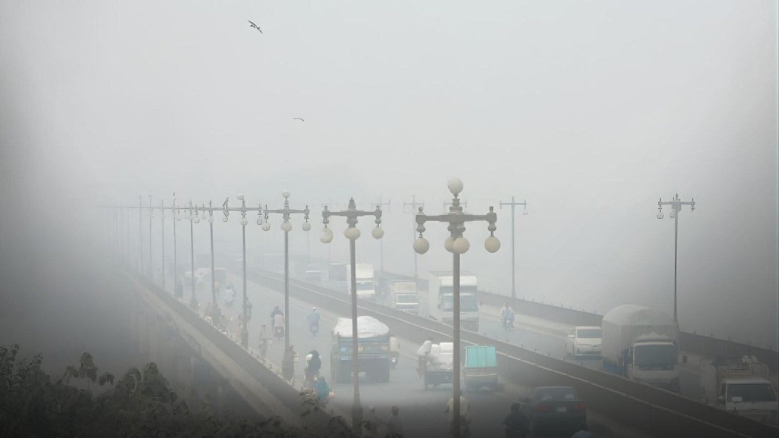 Lahore smog business closures affecting shops and evening sales