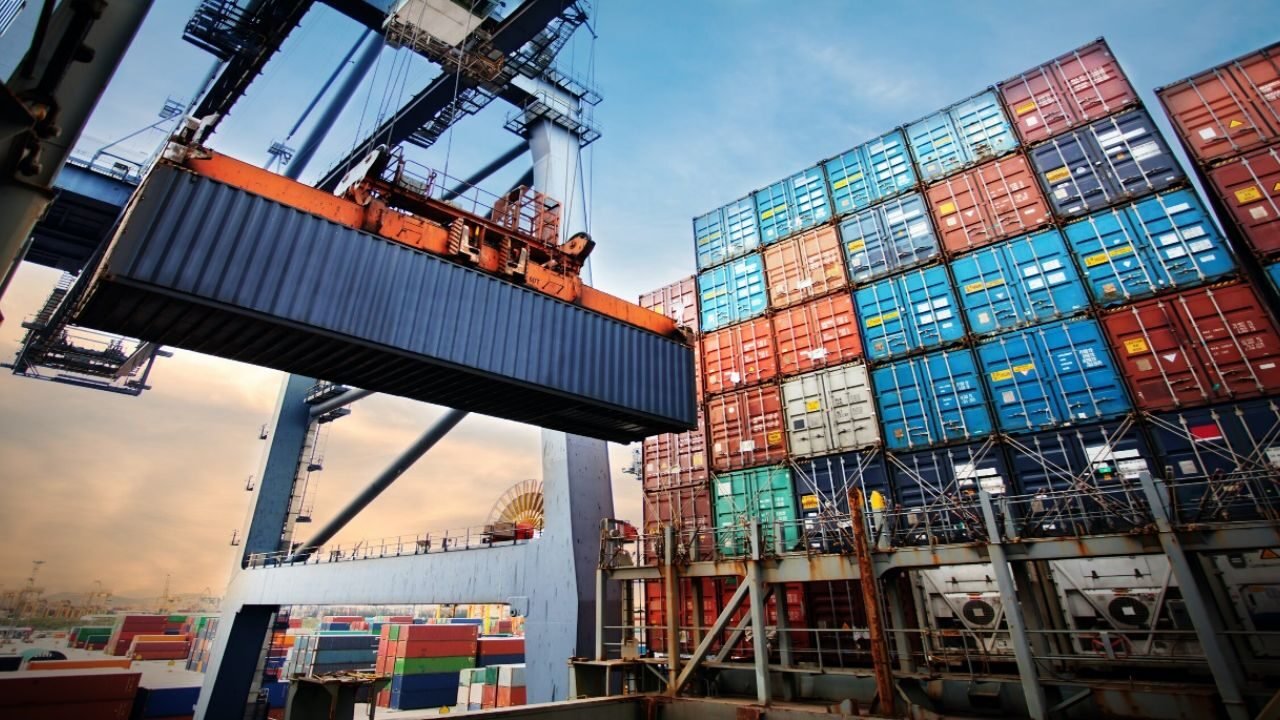 Pakistan exports 2025 showing sector wise gains and declines